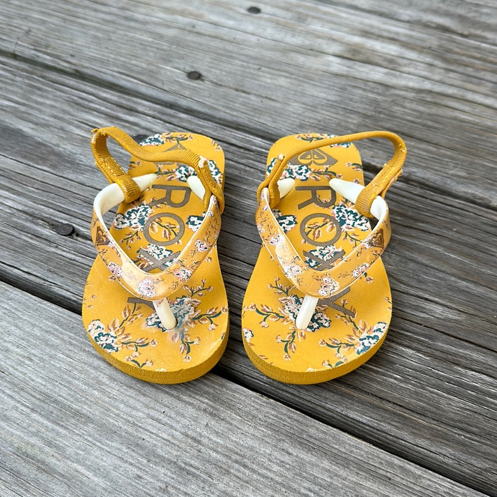 NWOT Roxy Girls Sandals - Size 5 Toddler